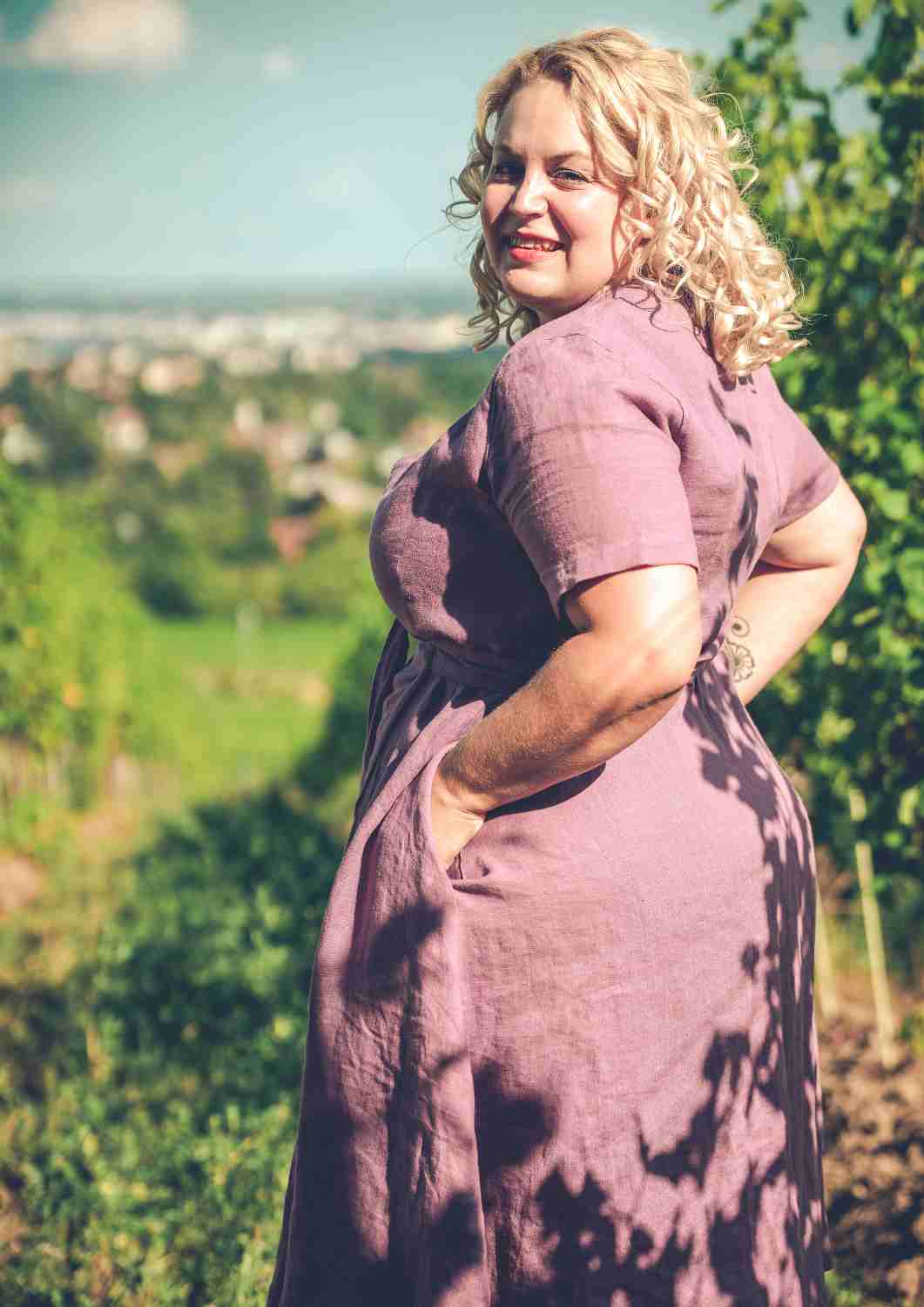 versandbereit: Wickelkleid Leinen "Ranunkel" für Damen, kurze Ärmel, XXL, Hibiskusblüten Halbleinen