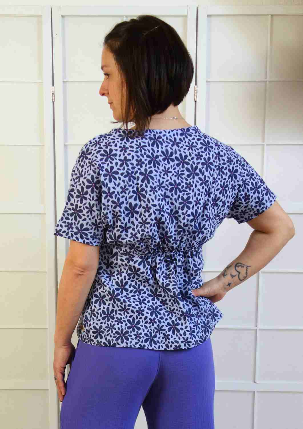 Versandbereit: Musselinbluse "Maiglöckchen" mit weiten Kimonoärmeln, Streublumen, S, M, L