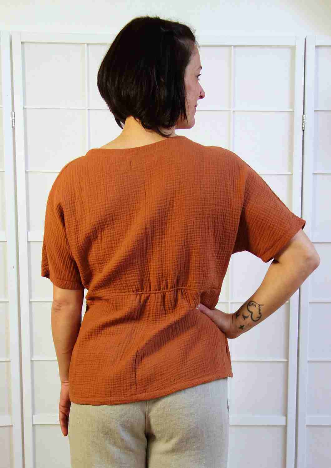 Versandbereit: Musselinbluse "Maiglöckchen" mit weiten Kimonoärmeln, terra, M