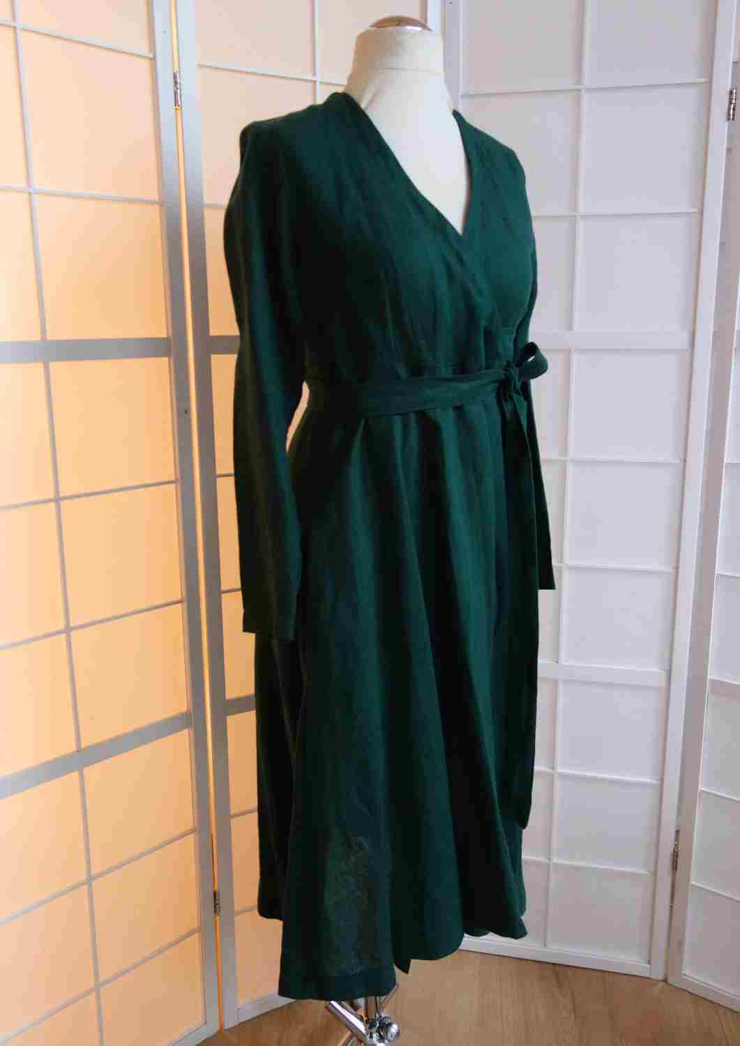 versandbereit: Wickelkleid Leinen "Ranunkel" für Damen, lange Ärmel, M, tannengrün