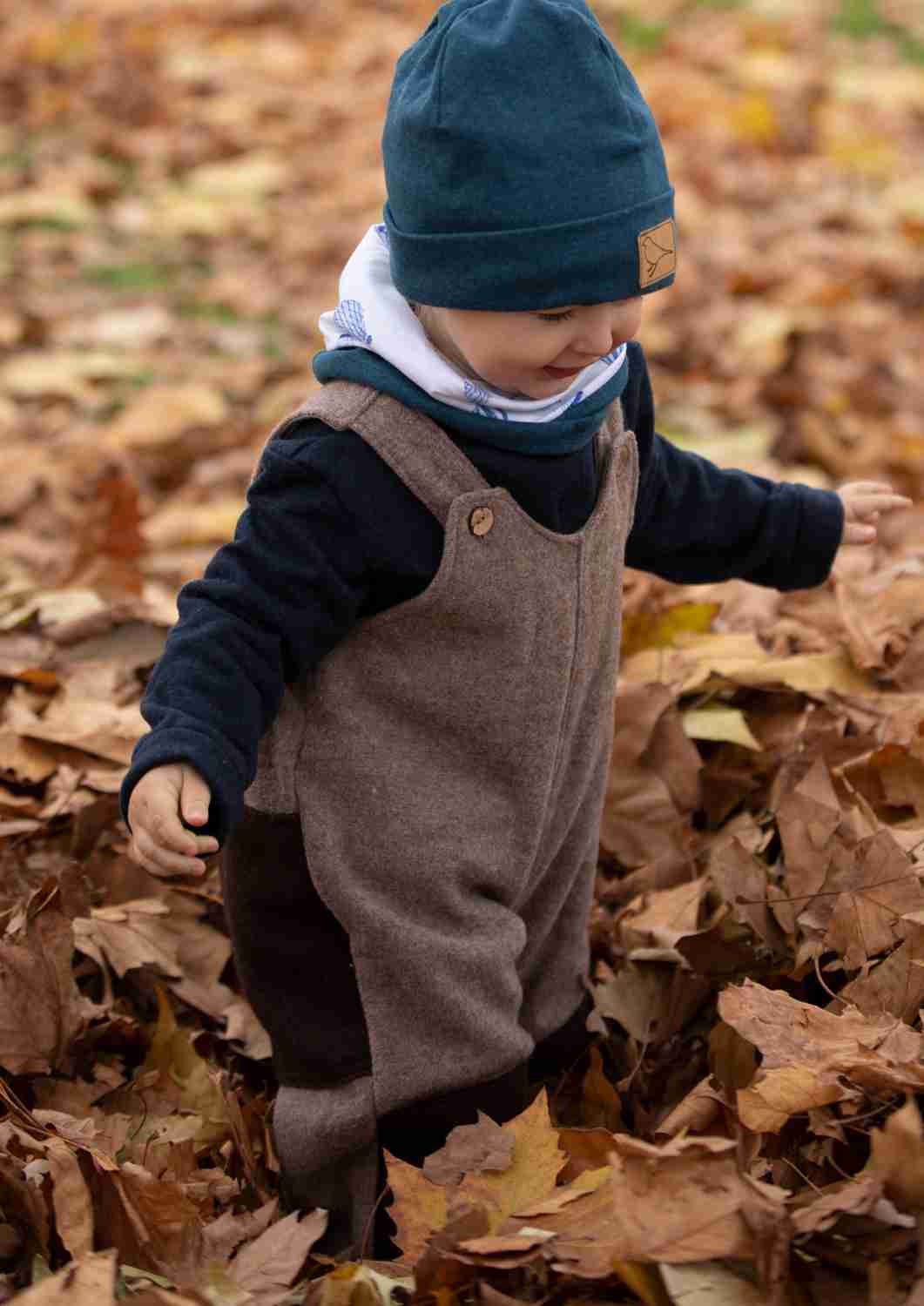 Latzhose aus Walk "Weide"