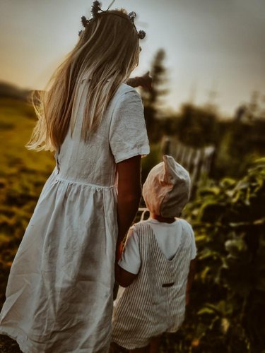 Leinenkleid für Mädchen "Goldregen", kurzarm