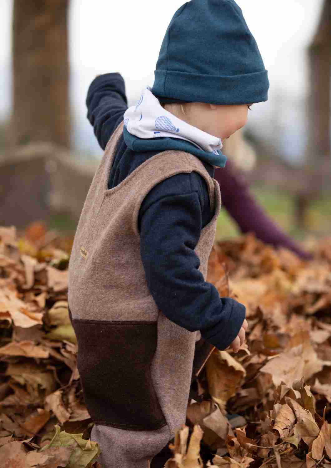 Latzhose aus Walk "Weide"